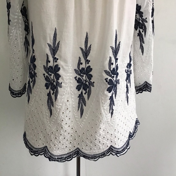 RD KOKO White Eyelet and Blue Embroidered 3/4 Sleeve boho elastic neck blouse M - Picture 2 of 9